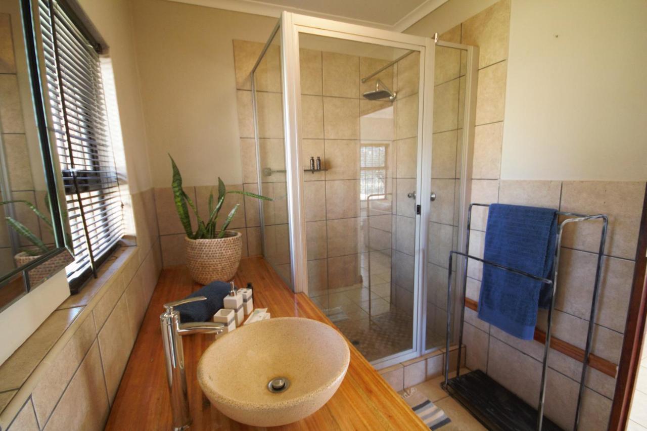 Karee & Wild Olive Guest Lodge Hekpoort Exterior photo
